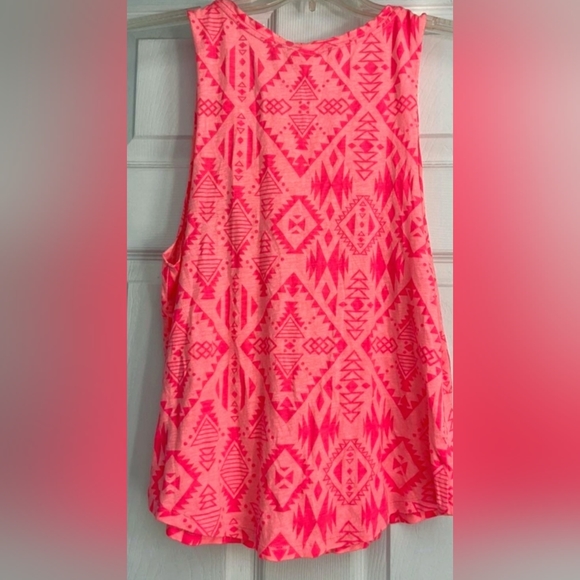 VS PINK Aztec Print Muscle tank w Grey accent pocket, Small EUC - Picture 2 of 3